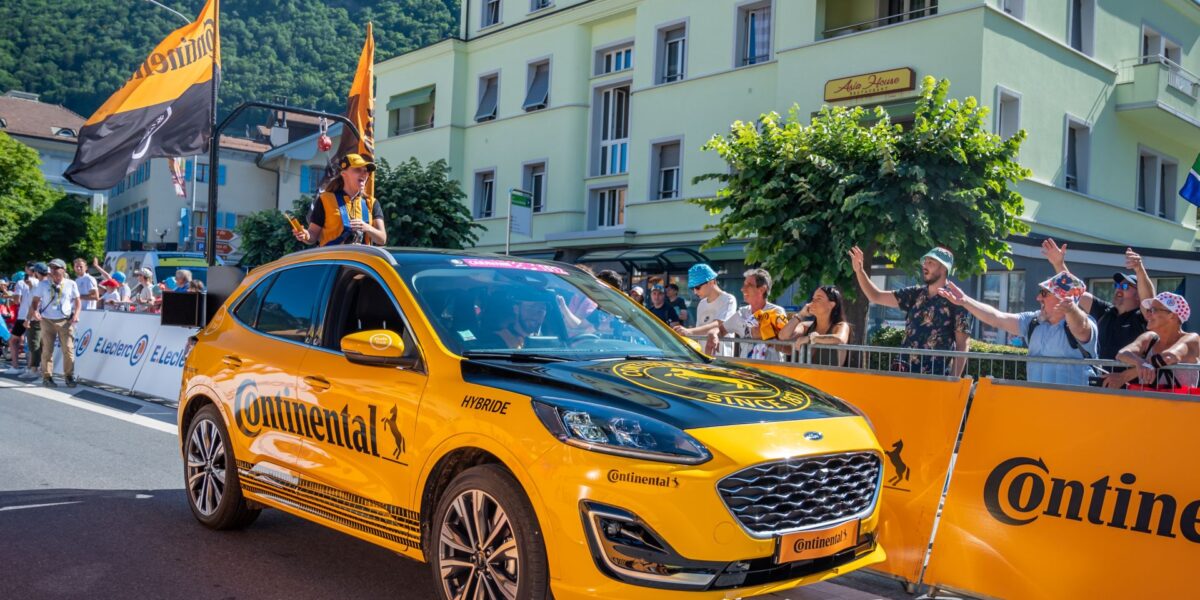 Aigle,,Valais,Canton,,Switzerland,-10.07.2022:,Passage,Of,An,Advertising,Car