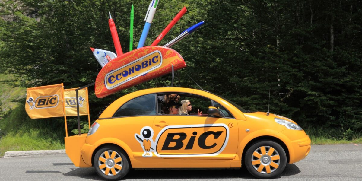 Beost,france-jul,15:bic,Car,During,The,Passing,Of,The,Advertising,Caravan